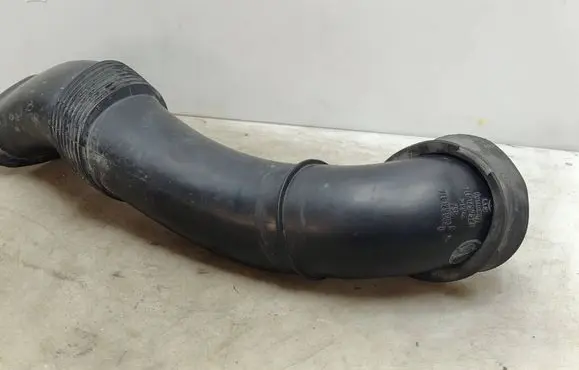 Volkswagen Touareg I Air intake duct part 7L6129752B