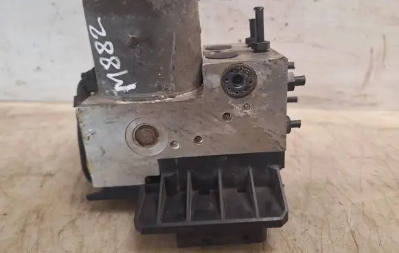 Volkswagen PASSAT B5 ABS Pump 0130108037