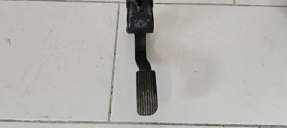 Mercedes-Benz Vito Viano W447 Accelerator throttle pedal A9063000304 ZGS012Q017 0280755025