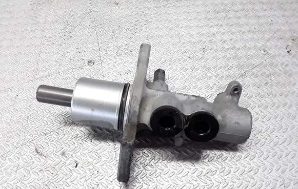 Master brake cylinder