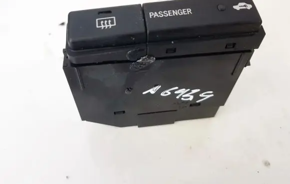 Opel Astra H Windscreen/window heater switch 8479005130c 03w20e