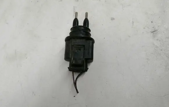 Volkswagen PASSAT B6 Windshield washer fluid level sensor 1J0973202