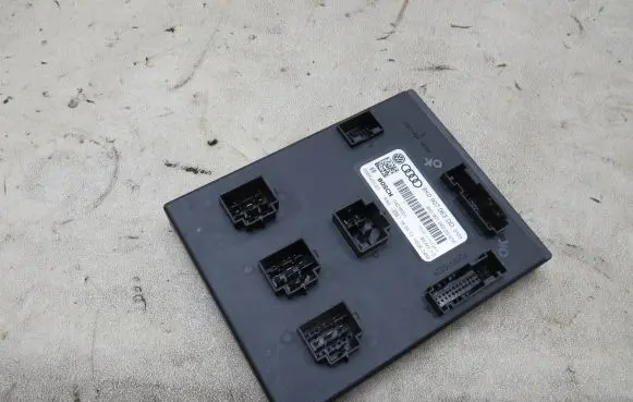 Audi A4 S4 B8 8K Comfort/convenience module 8K0907063DD