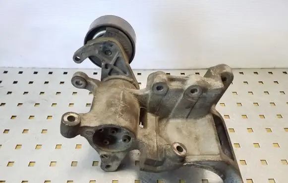 Toyota Land Cruiser (J120) Generator/alternator bracket 