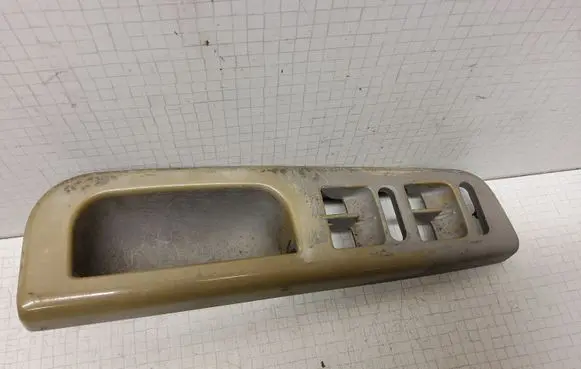 Volkswagen PASSAT B5 Front door window switch trim 3B1867171E