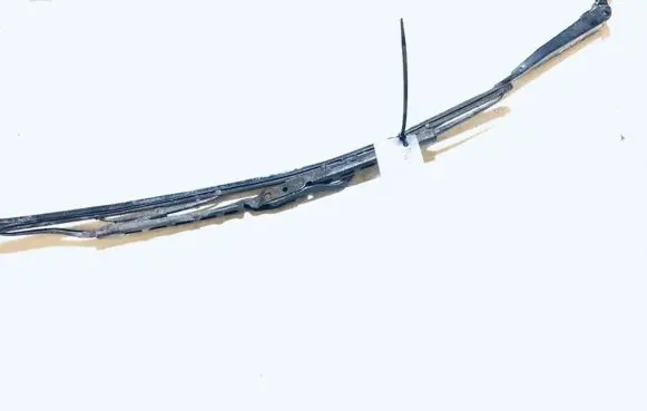 Mitsubishi Carisma Front wiper blade arm