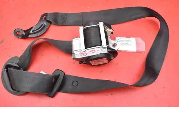 Volkswagen Golf Plus Front seatbelt 5M1857706F