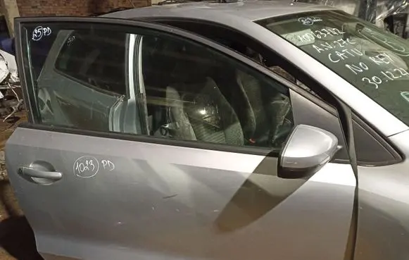 Volkswagen Polo V 6R Door (2 Door Coupe) 