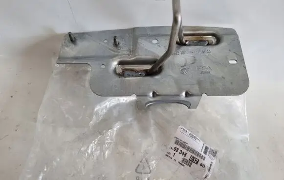 Opel Mokka B Engine bonnet/hood lock/latch loop/hook 9834863280