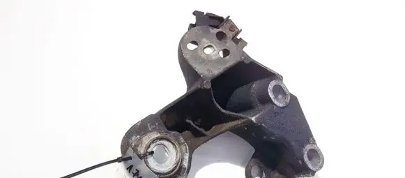 Volkswagen PASSAT B5.5 Engine mounting bracket 4b0199352b