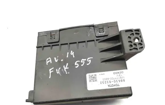 Toyota Avensis T270 Other devices 8865005252
