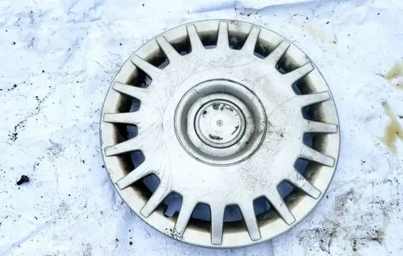 Volkswagen PASSAT B4 R15 wheel hub/cap/trim 1JO601147H 164062
