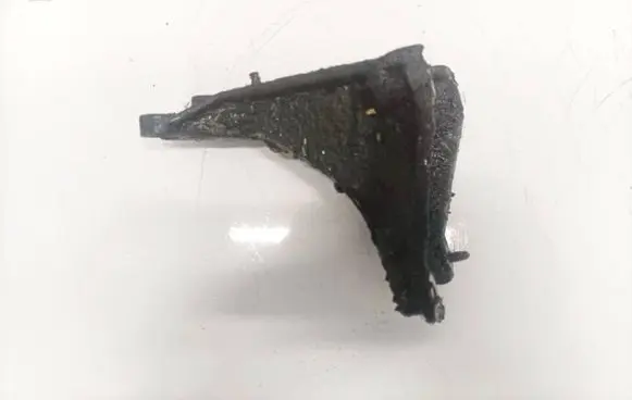 Volkswagen PASSAT B4 Engine mounting bracket