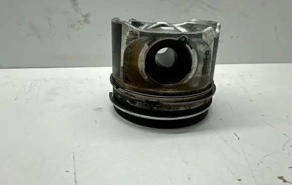 Volkswagen Touareg II Piston 83L120 83L120VWAG081