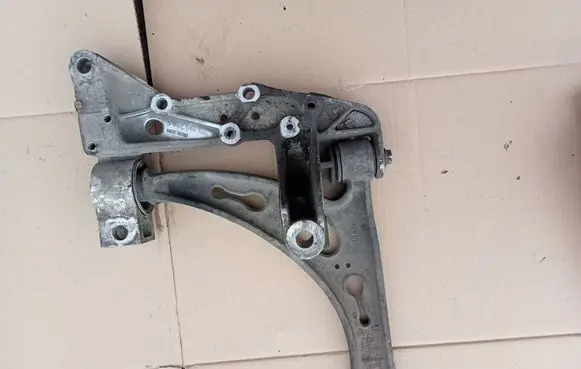 Volkswagen Golf V Front lower control arm/wishbone 1K0199296F