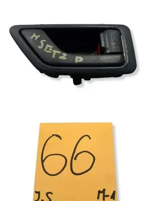 Hyundai Getz Front door interior handle 897589