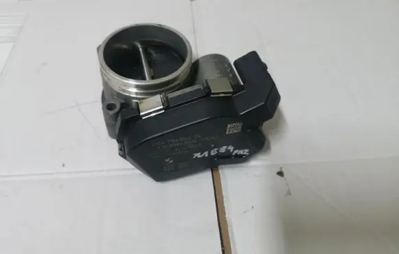 BMW X1 E84 Throttle body valve 7561066