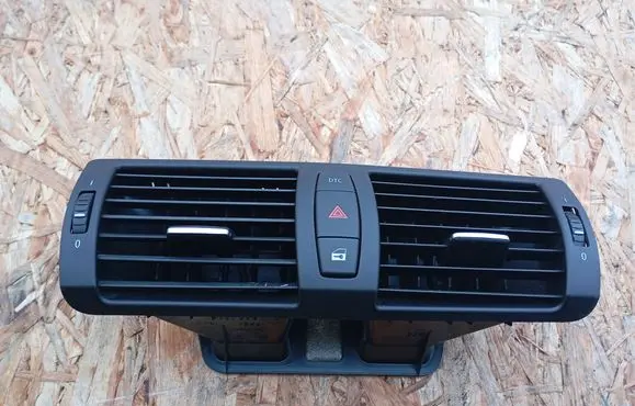 BMW 1 E81 E87 Dash center air vent grill 705918912