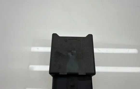 Volkswagen PASSAT B8 Fuel pump relay 5Q0906093B