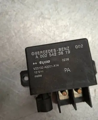 Mercedes-Benz E W210 Charging relay A0025423819