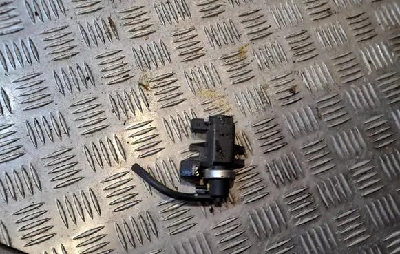 BMW X5 E70 Turbo solenoid valve 11747584628 7584628