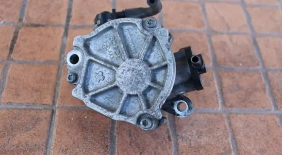 Ford Fiesta Vacuum pump 9804021880