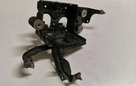 Audi Q7 4M Pneumatic air compressor holding bracket 
