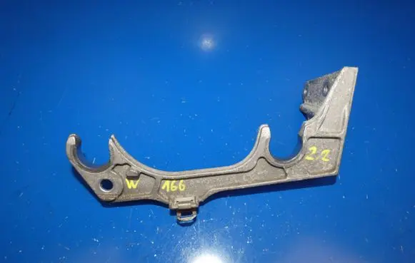 Mercedes-Benz ML AMG W166 Air filter cleaner box bracket assembly A6510940127