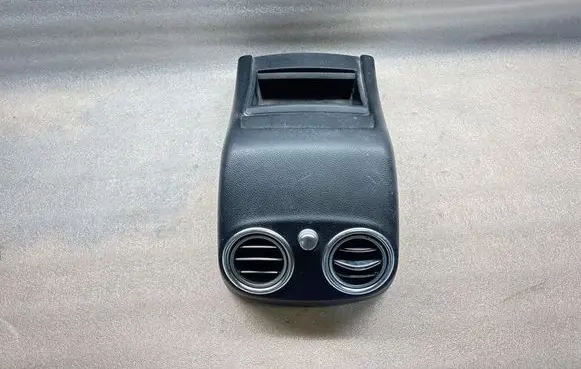 Rear air vent grill