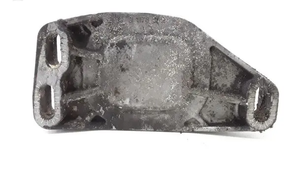 Volkswagen PASSAT B5.5 Engine mounting bracket 8D0199335Q