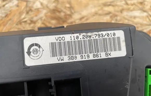 Volkswagen PASSAT B5 Speedometer (instrument cluster) 3B0919861