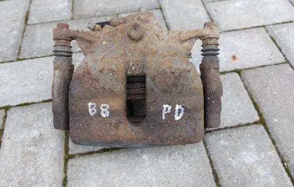 Front brake caliper