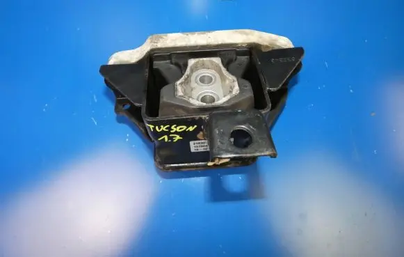 Hyundai Tucson TL Engine mount bracket 21830D3100