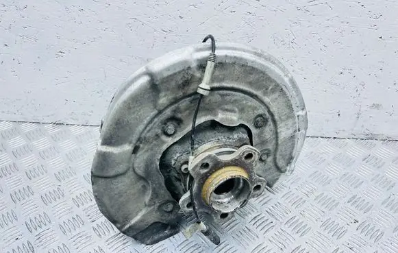 BMW 5 G30 G31 Rear wheel hub 6866338