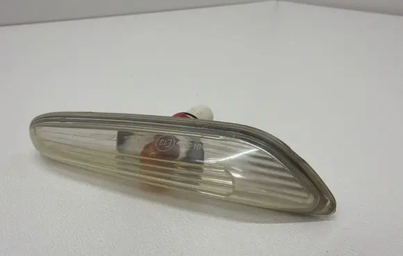 BMW 5 E60 E61 Front fender indicator light 8382104