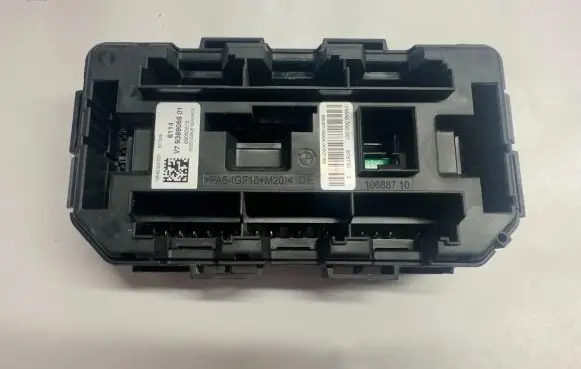 BMW 2 F22 F23 Fuse box set 9389068 V7938906801