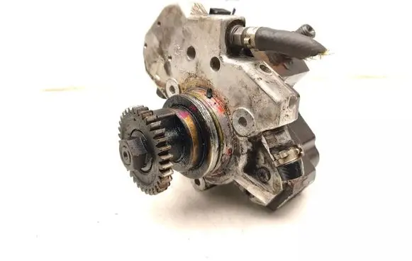Mercedes-Benz E AMG W212 Fuel injection high pressure pump A6420700801 0445010210