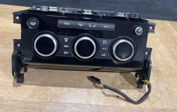 Land Rover Discovery 5 Climate control unit HY3204268A 105879914C