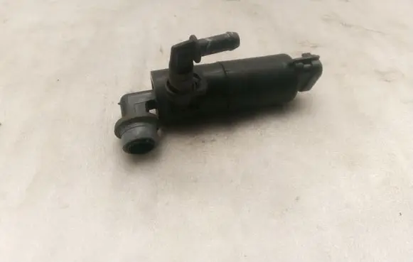 Toyota Avensis T250 Headlight washer pump 8528002021
