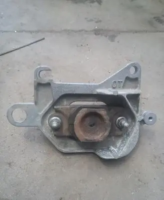 Nissan Qashqai Engine mount bracket 112221641R