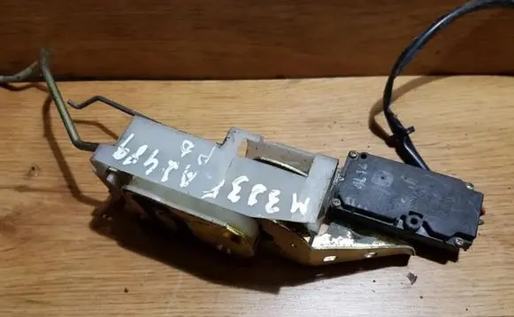Mazda 323 F Front door lock