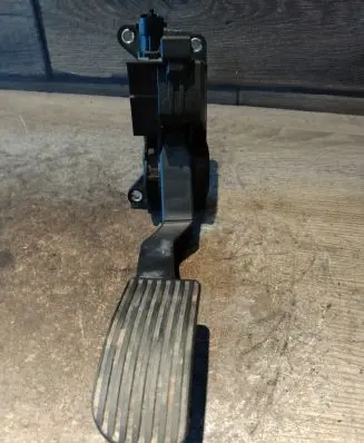 Mercedes-Benz Vito Viano W639 Accelerator throttle pedal 0281002561 A6393000604