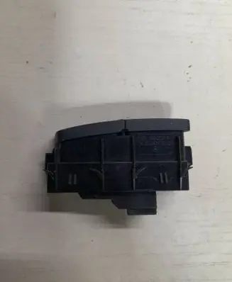 Mercedes-Benz C W204 Central locking switch button 10023299 A2049058502
