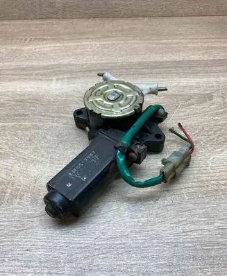 Mitsubishi Eclipse Front door window regulator motor MB517947
