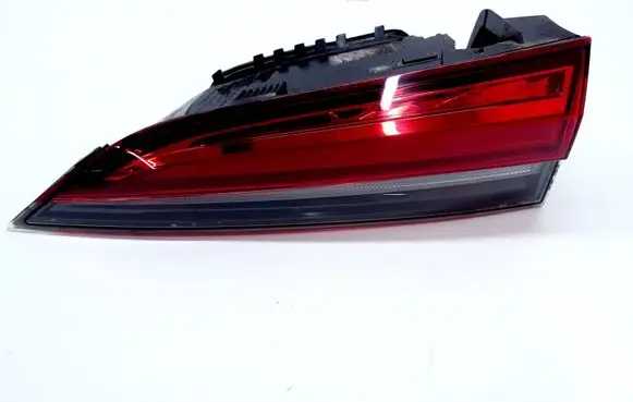 Tailgate rear/tail lights