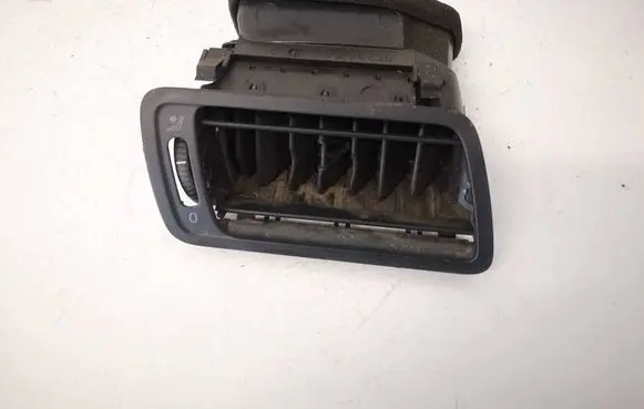 Volkswagen PASSAT B6 Dash center air vent grill 3C1819702E