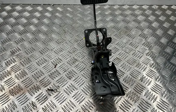 Subaru Outback Brake pedal 607197E