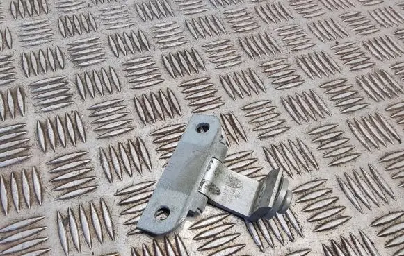 Opel Astra J Tailgate/trunk/boot hinge 