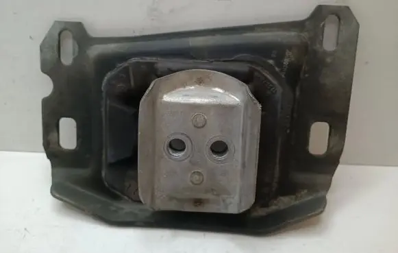 Citroen DS7 Crossback Gearbox mount 9813699680