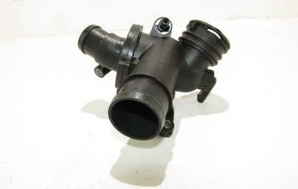 Mercedes-Benz E W212 Thermostat housing 987084985